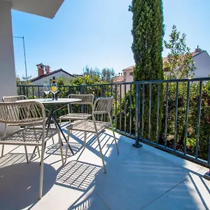 https://city-life-with-free-parking.pula-hotels.org